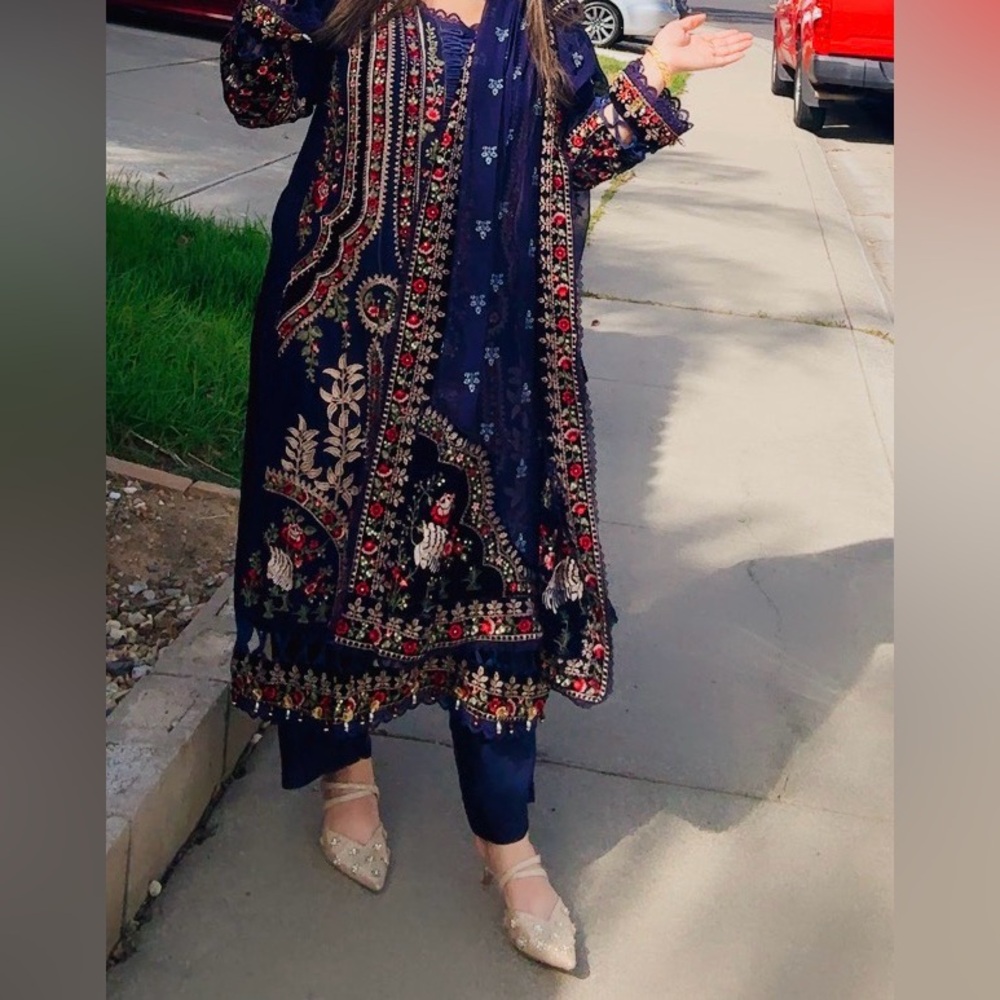 Embroidered Navy Blue Women's 3 pc pakistani dress has velvet patches embroidery